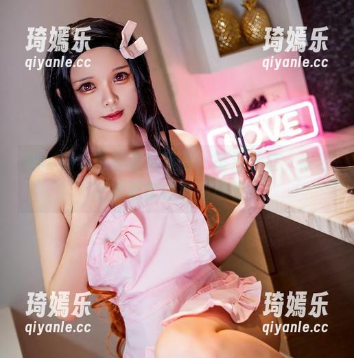 Hachi小芭的最新写真：蒂法泳装，谁还记得那套经典的泳装？