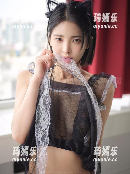 美图Hyoyeon(김효연)，在牛仔裤中都散发着一种莫名的气场