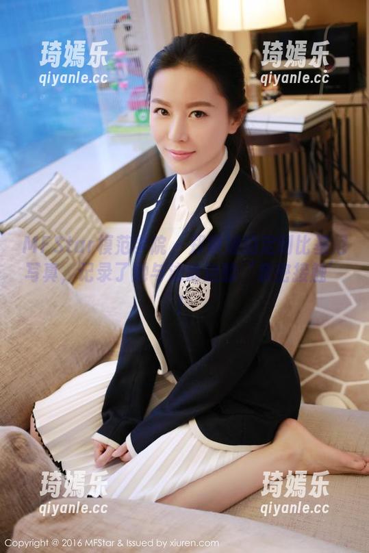 MFStar模范学院 - 郑颖姗的定制比基尼写真，记录了她与泳池边的‘亲密接触’！