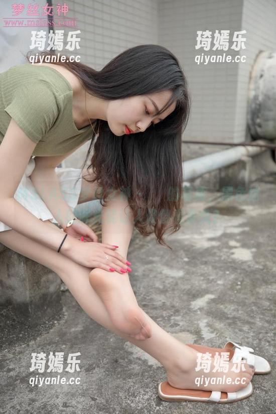 MSLASS梦丝女神 - 玥玥的写真，黑色迷人的眸光能让人傻傻看多久？