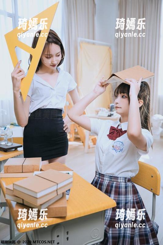 最新黑丝美图，喵糖映画带你踩上jk制服的高跟鞋。