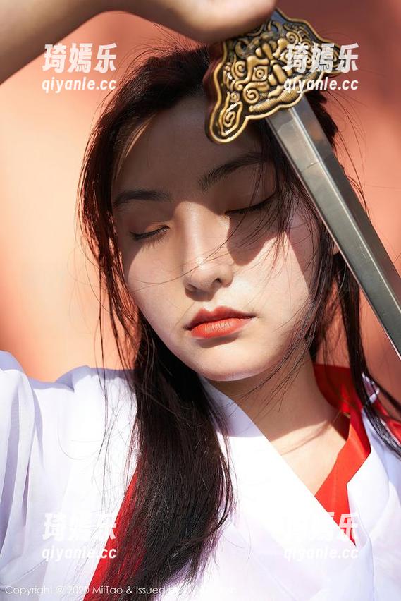 MiiTao蜜桃社 - 随便翻翻米琪MIKI的制服美图，哎呀，意外收获资源！