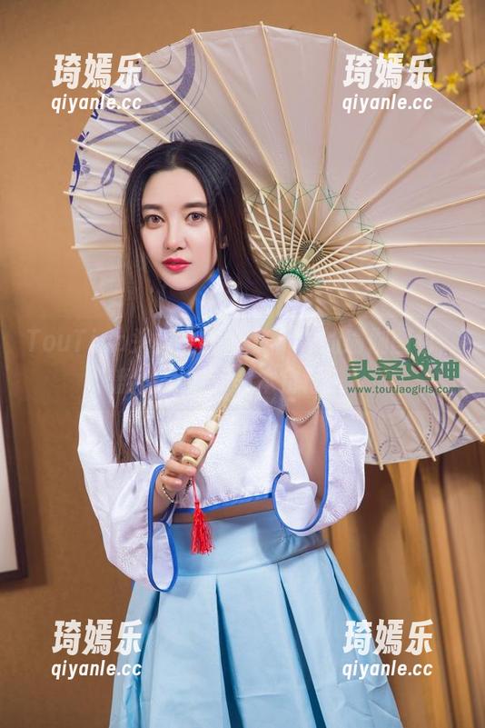 TouTiao头条女神-莫小希 TouTiao头条女神 - 莫小希的瑜伽图包,翻看就像翻一本食谱?!