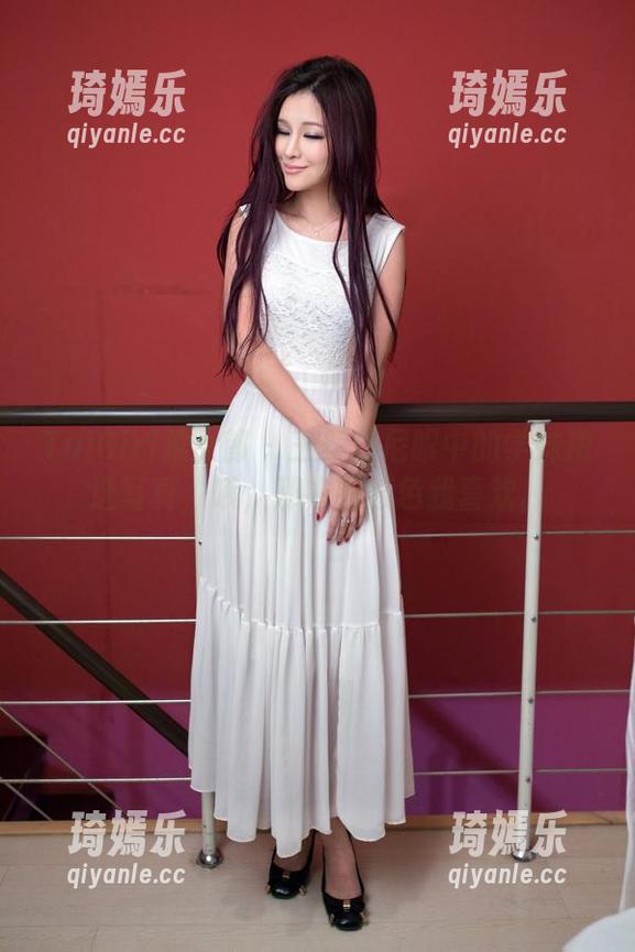 TuiGirl推女郎 - 王李丹尼眼中的学妹精选写真，哦，那衣服颜色我喜欢。