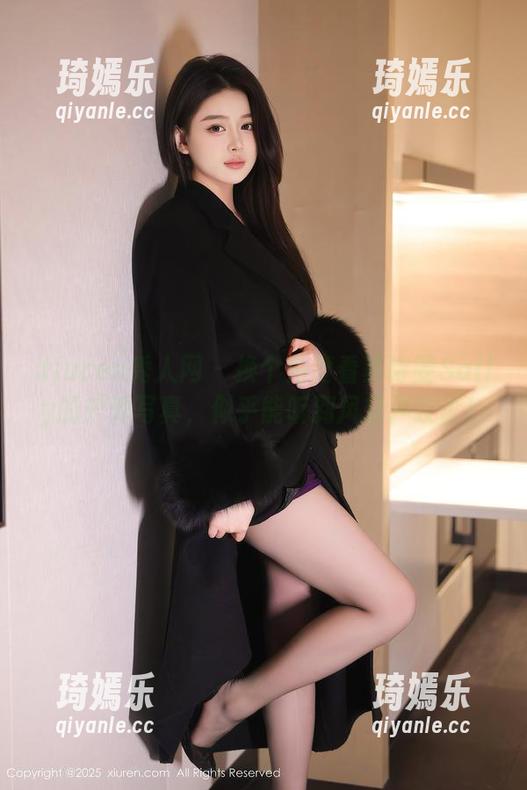 Xiuren秀人网 - 换个角度看夏诗雯Sally的户外写真，似乎能听到风轻声议论！