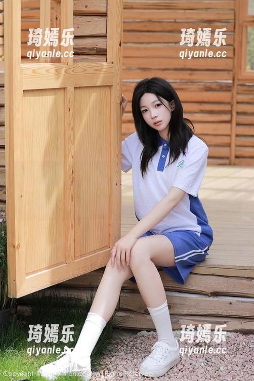 Xiuren秀人网 - 小夕Kitty的厨娘挑战：这照片里的热气，似乎还萦绕在空气中。