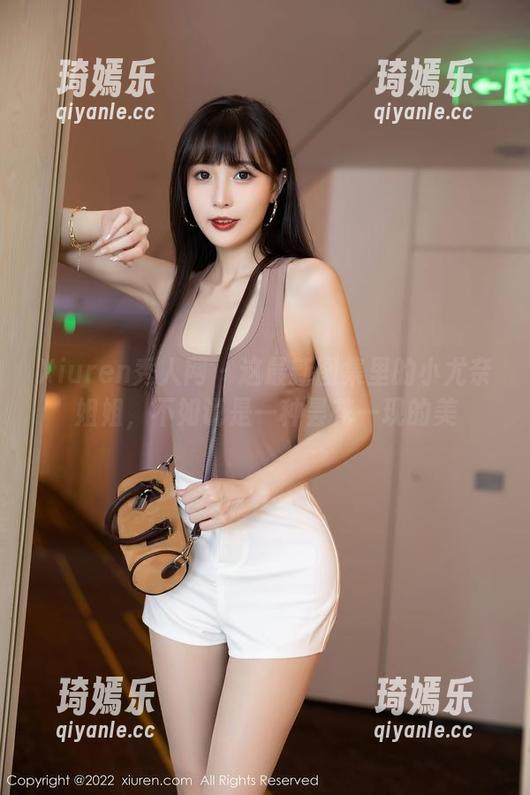 Xiuren秀人网 - 这最新图集里的小尤奈姐姐，不如说是一种昙花一现的美