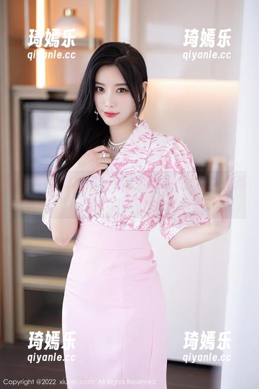 Xiuren秀人网 - 沐子熙V与她的奶牛共舞：一场轻松的写真图册