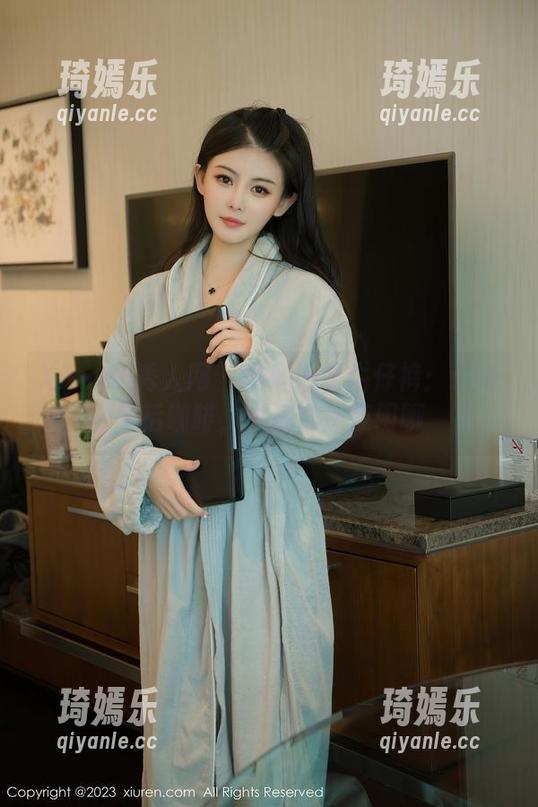 Xiuren秀人网 - 芈琳娜和牛仔裤：适合午后咖啡，也适合深夜闲聊