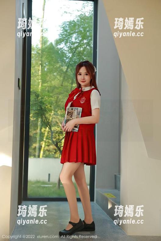 Xiuren秀人网 - 在线白色图片来袭！西希白兔化身可爱的萌兔，你会忍不住想咬一口！