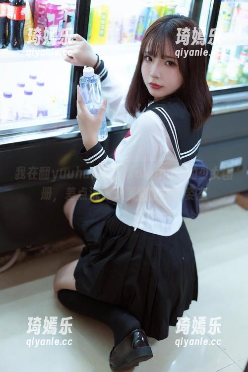 我在翻yuuhui玉汇(kokuhui)的少女图册，差点沉迷于那些轻盈的姿态