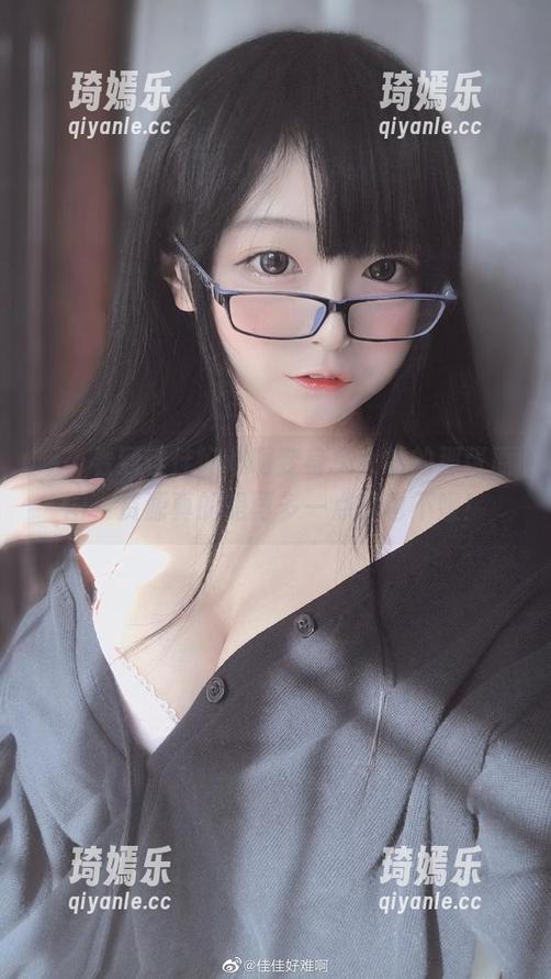 哦，看到佳佳好难啊变身兔女郎的那张原图，资源真的是再多一点我也不嫌！
