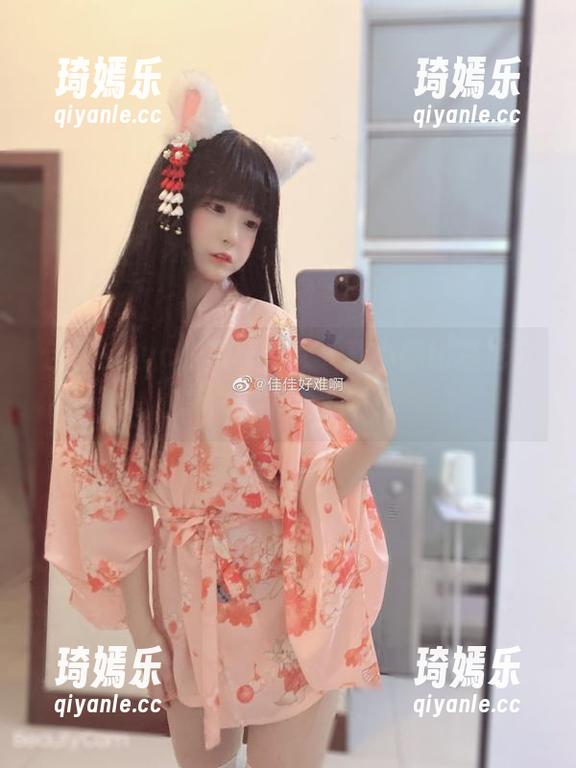 佳佳酱ovo的写真，又一款小熊比基尼分享，太可爱了吧！
