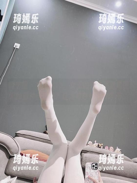 微密圈 - 兔宝妮to，女王的范本不就是图里的那种自信吗？让人好奇她平时咋样。