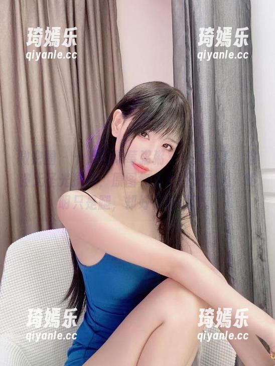 微密圈 - 十万口草莓粥粥又放大招了，这波无圣光操作，原图气质雪白又迷人，明明只是腿，却好似在唱歌。