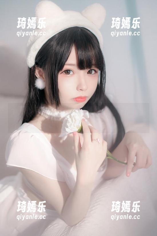十万珍吱伏特图册，试着给美腿写首诗，但似乎贡献得太少