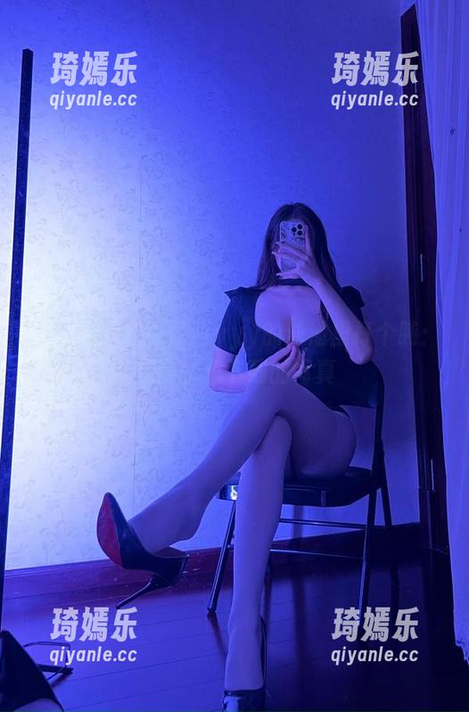 微密圈 - 在可可西yyy的泳池里打个盹：想到就想下载的写真