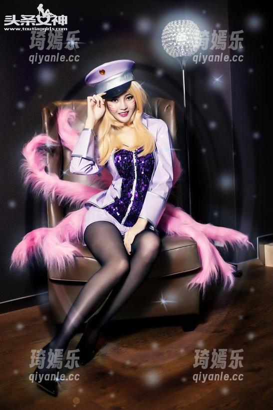 头条女神 - 高韩菲的婚纱写真，精选出来的优雅与略显俏皮。