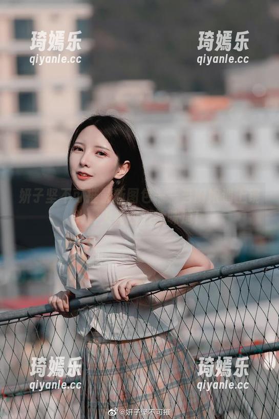 妍子坚不可摧最新图包——当厨娘遇上镜头，火花四溅的味道！