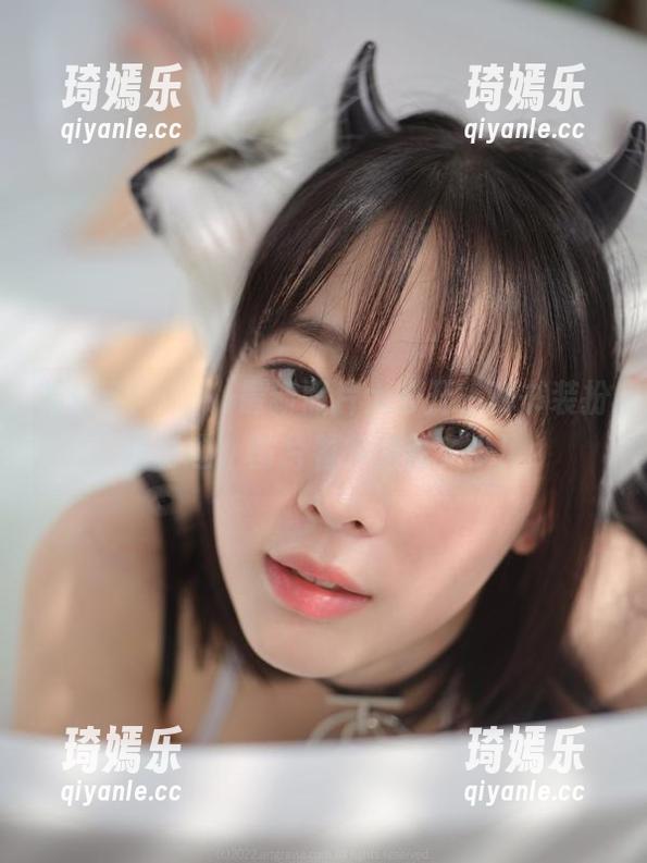 姜仁卿(강인경)最新照片大公开，秘书装扮超有趣，图片看多少算多少！