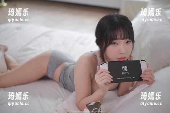 她的礼服真会说话：姜仁卿(강인경)拿图包做的写真没谁了！