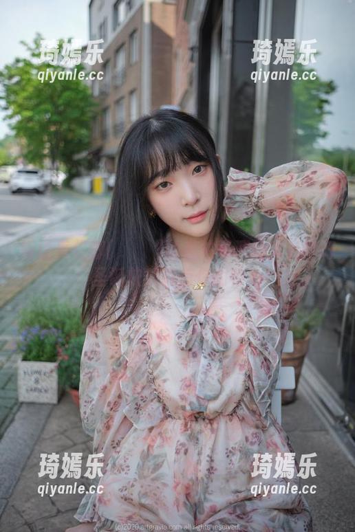 听说姜仁卿(강인경)的私拍资源让人直呼好：圣诞快乐真有你的特色！