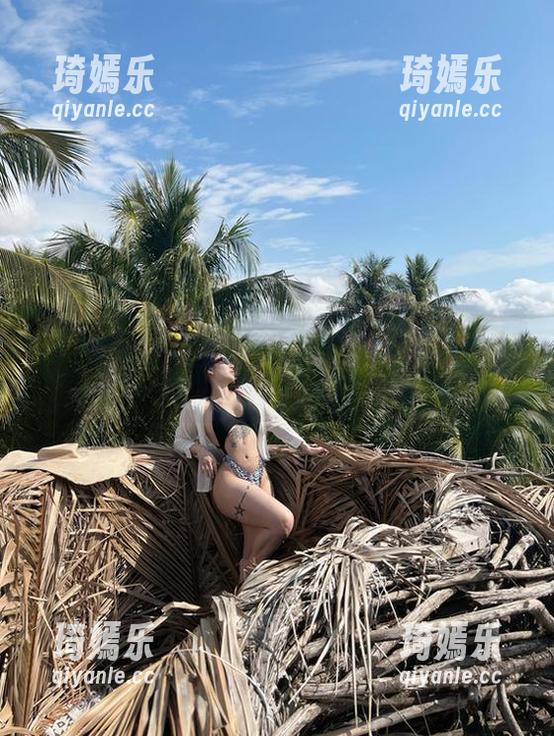 微密圈 - 宋昱欣在水手服里，神秘福利原图等你发现哦