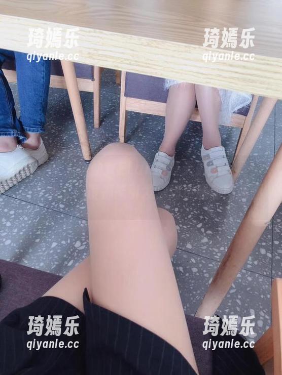 微密圈 - 小仙女ELaine夏天最新写真，随便找个角度都能引发一场小骚动的画面。