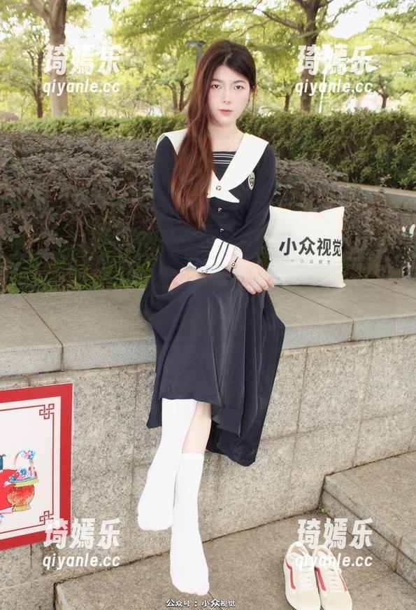 小众视觉 - 小薯条开箱居家——原图随意涂涂抹抹，但气氛真不错哦。