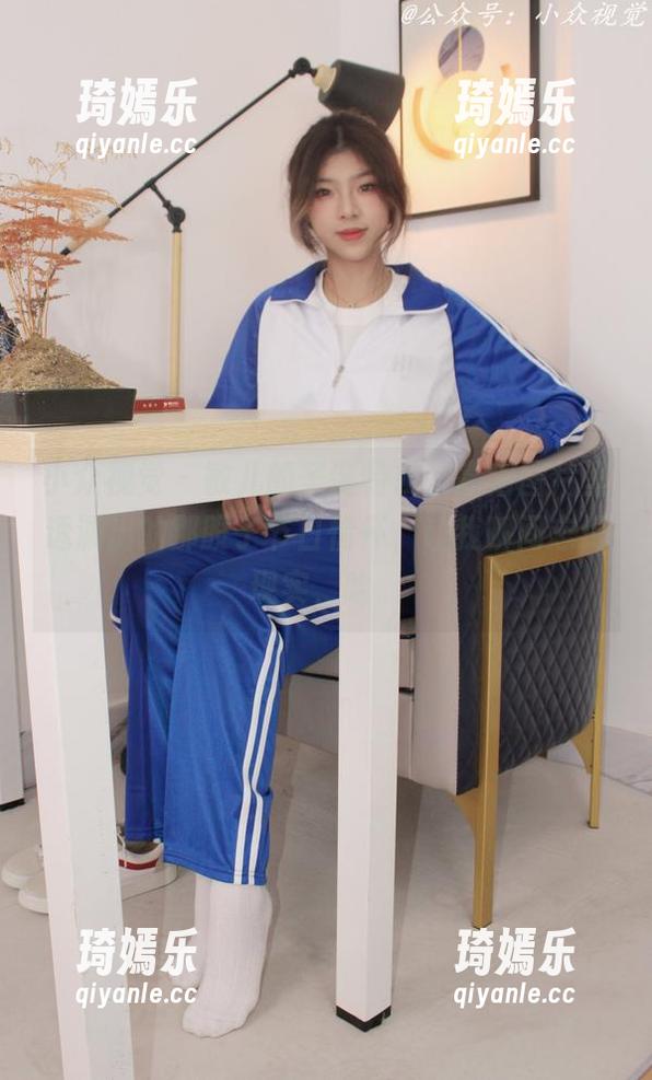 小众视觉 - 敏儿的圣诞特辑，高清图片里透漏出的那股子节日情怀，让我瞬间忘记现实，哈。