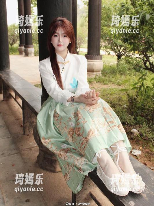 小众视觉 - 在线找到雪糕的“女仆”原图，感觉我的心又被融化了。