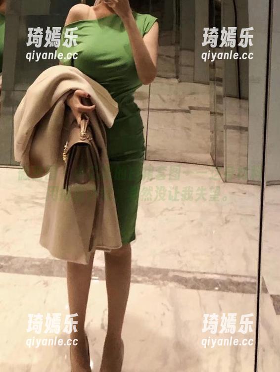 微密圈 - 小芯酱的白裙套图——这身材料用得挺讲究，果然没让我失望。
