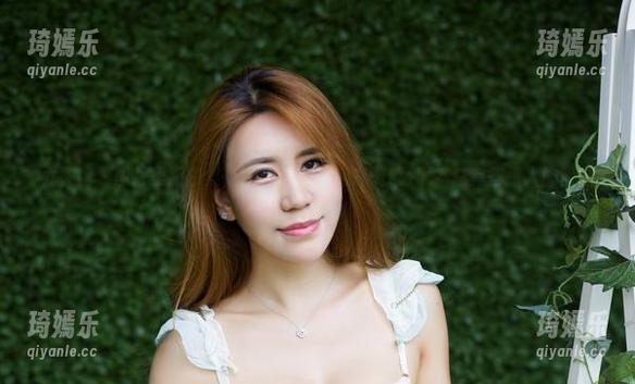 尤物馆 - 图片里那白丝，nova李雅你在想什么呢？总有些撩人的暗示。