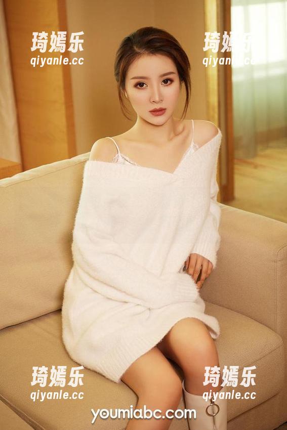 尤蜜荟 - 清纯与安然，看似不搭的全套写真，却充满了意想不到的默契。