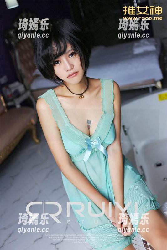 推女神-Akiki朱若慕 推女神 - Akiki朱若慕自拍:没有灯光的支持,但天生是个明星!