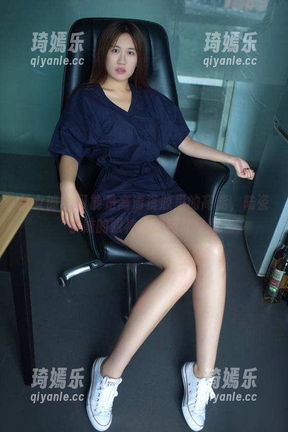 推女郎 - 可能是高清资源里的高能，陆瓷学妹的眼神又犀利又含蓄