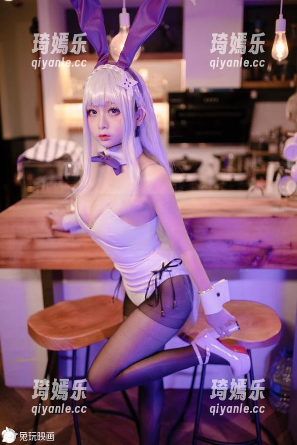 日奈娇：这回水神小夜的写真集，下载了就别忘了锁定一小时独享时间！