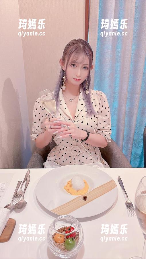 专属你的心，细看月城委员会的写真图包。