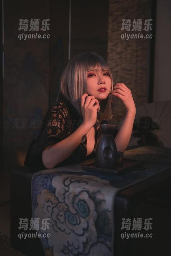 无圣光？末夜787倒是拿吊带加了个分数。