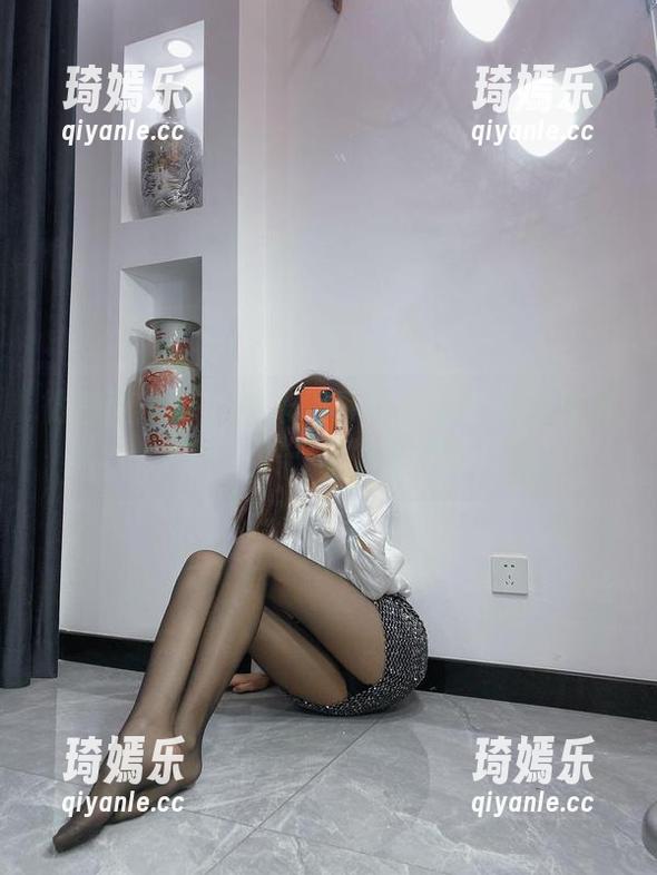 微密圈 - 杨大乐乐很靠谱的全套裸足写真，给你不一样的松弛状态