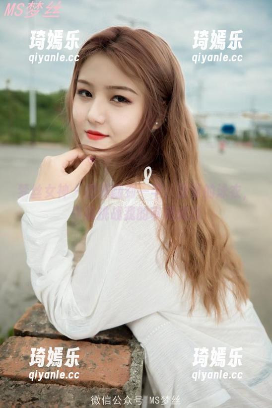 梦丝女神 - 图册翻到一半：雪馨的泳衣，真能挑战我的审美底线