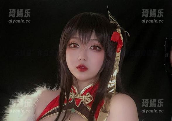 “天狼星”作品集里，椒妮佐仁把细腻和大胆结合得好诡异，越看越想靠近，嘿嘿。