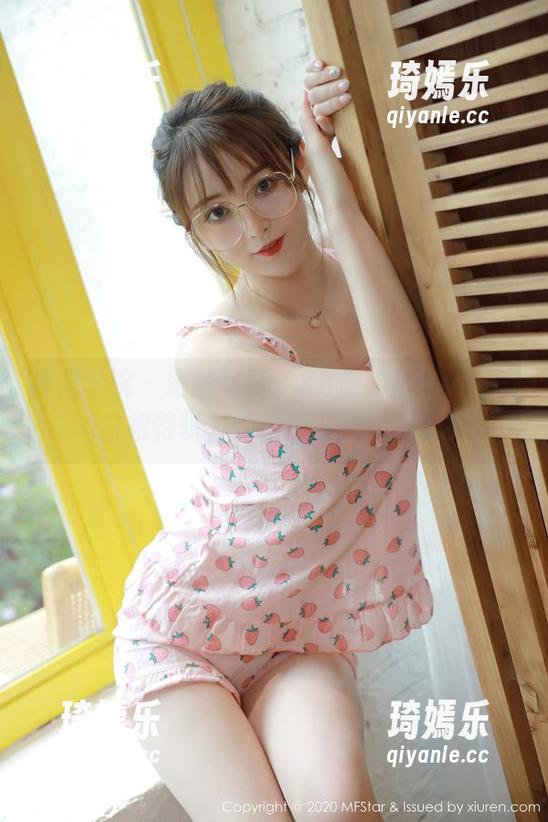 模范学院 - 精选写真：K8傲娇萌萌Vivian白裙特辑，烦恼都被风吹走了！