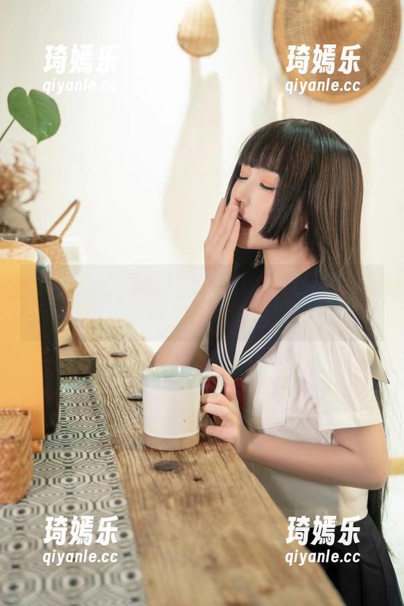 下载这份爆机少女喵小吉的网袜灵感，让每一天都像在节日！
