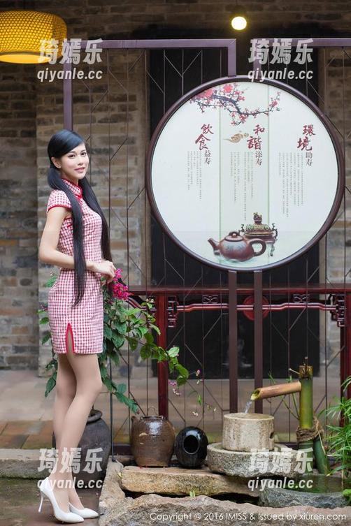 爱蜜社 - 蕾丝与小丽莎萌萌哒：写真里的优雅有点讽刺。