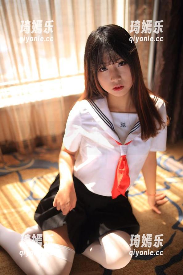 定制高跟鞋秘籍：猫九酱写真里藏的奇怪姿势！