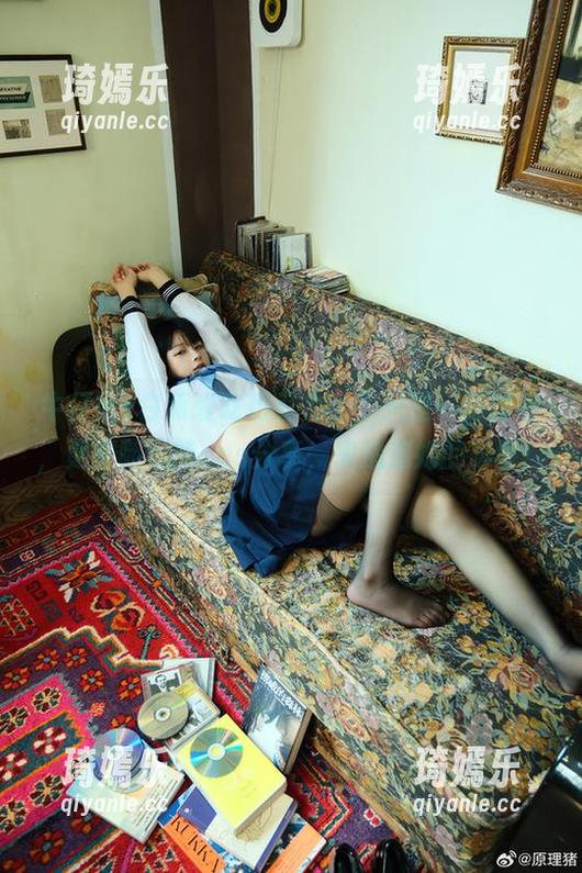 白莉爱吃巧克力 牛仔裤+白莉爱吃巧克力,不只是一身打扮,更是随意的cos分享,来追追她的脚步!