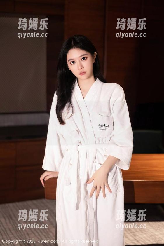 秀人网 - Olivia童安琪的纯白写真集，高清之下竟让我想起了那次不可思议的冰淇淋，好想吃一口。