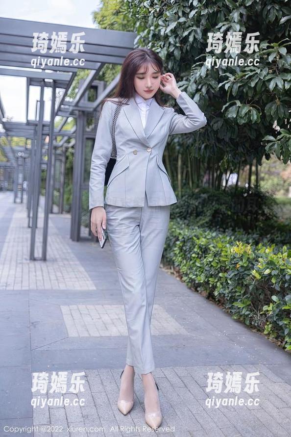 秀人网 - 兔女郎定制图集：刘婷婷的耳朵在摇摆，真想抱抱