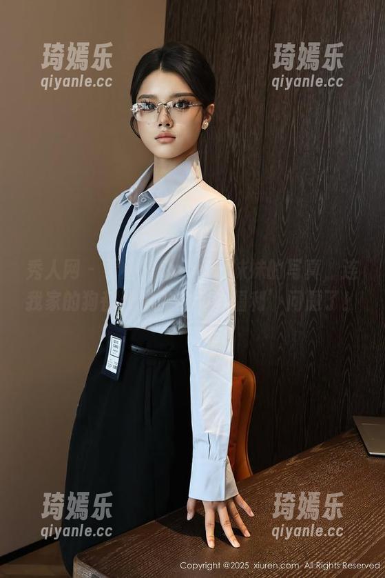 秀人网 - 看娜露Selena妹妹的写真，连我家的狗都开始关注起‘福利’问题了！